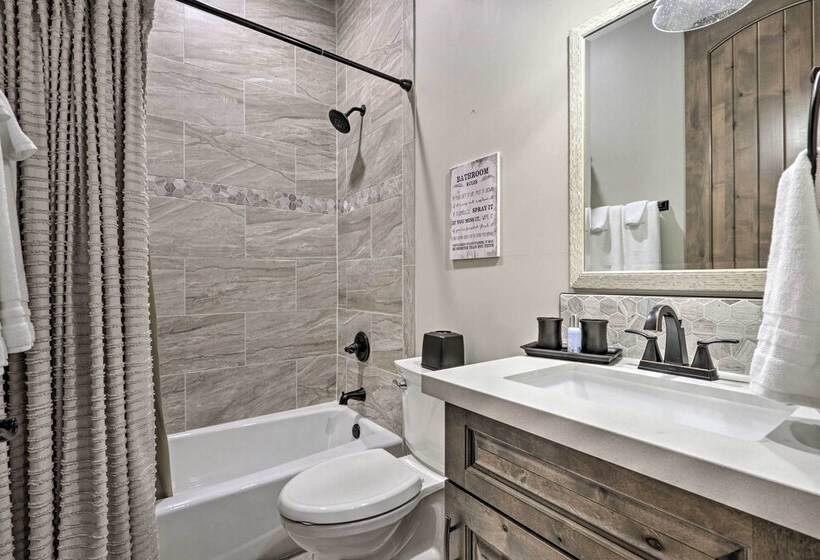 Stylish Show Low House W/ Expansive Deck!