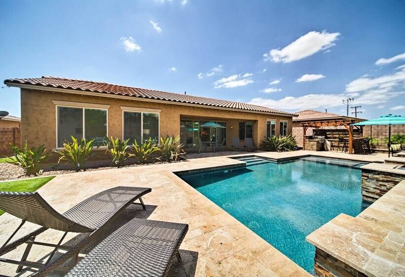 Surprise Home W/ Pool, Hot Tub, & Putting Green