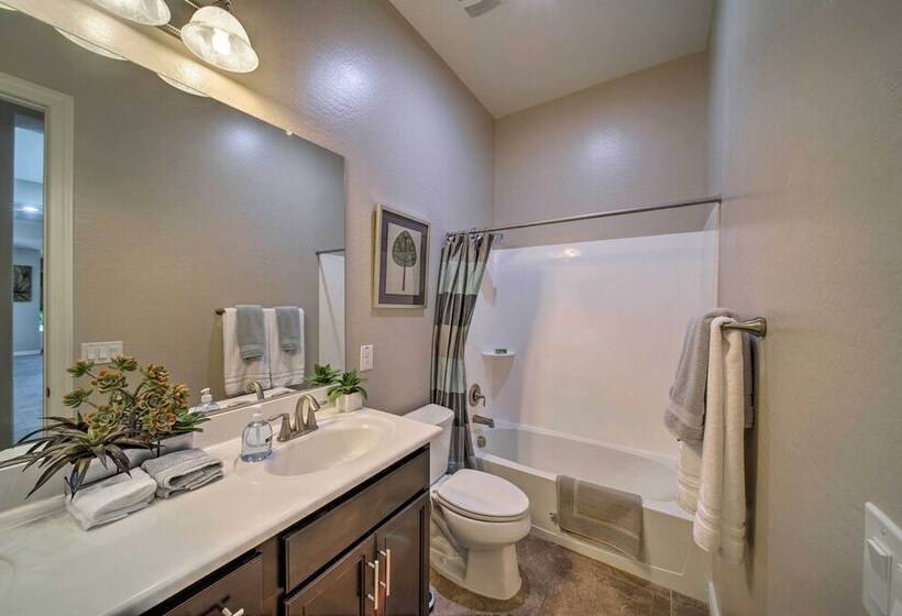 Surprise Home W/ Pool, Hot Tub, & Putting Green