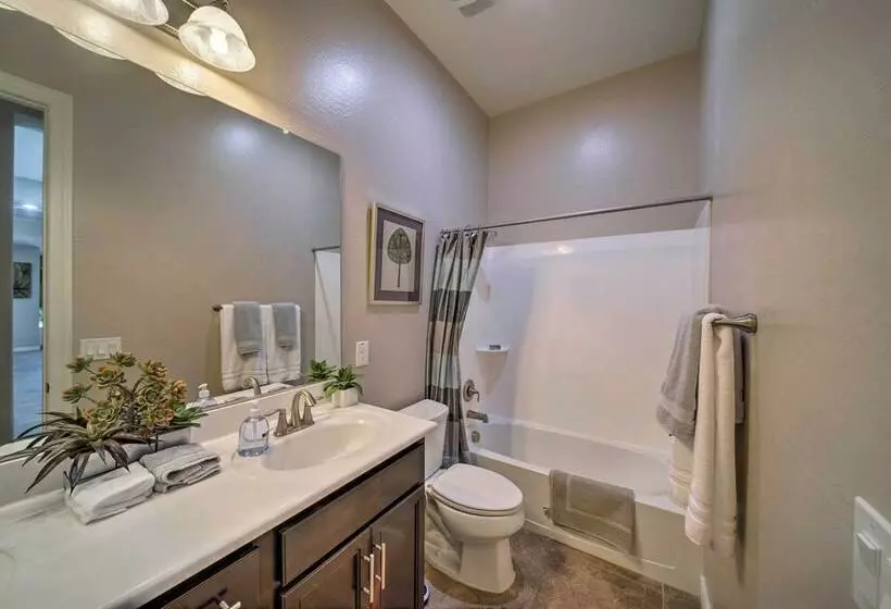 Surprise Home W/ Pool, Hot Tub, & Putting Green