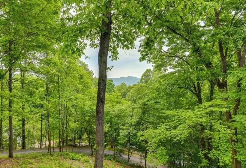 Updated Home W/ Private Hot Tub & Mtn Views!