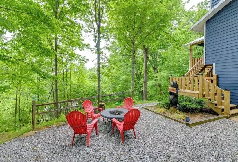 Updated Home W/ Private Hot Tub & Mtn Views!
