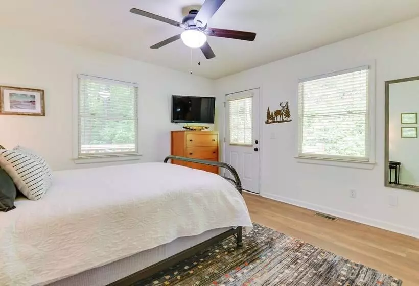 Updated Home W/ Private Hot Tub & Mtn Views!