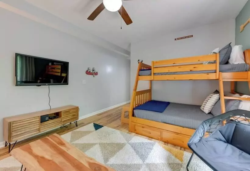 Updated Home W/ Private Hot Tub & Mtn Views!