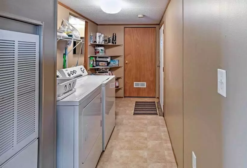 Waterloo Home With Fire Pit   1/2 Mi To Boat Ramp!