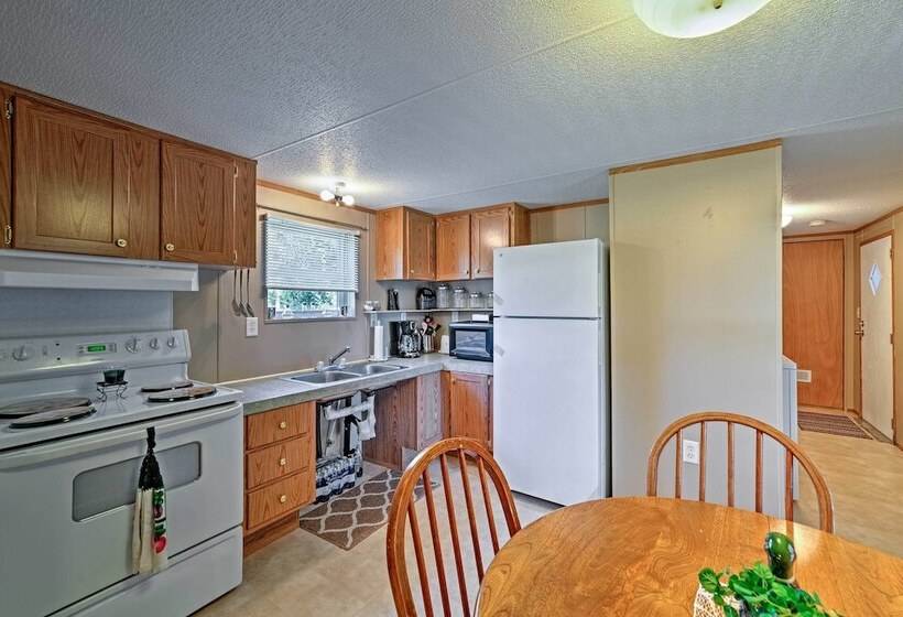 Waterloo Home With Fire Pit 1/2 Mi To Boat Ramp!