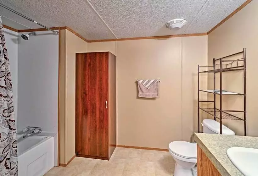 Waterloo Home With Fire Pit   1/2 Mi To Boat Ramp!