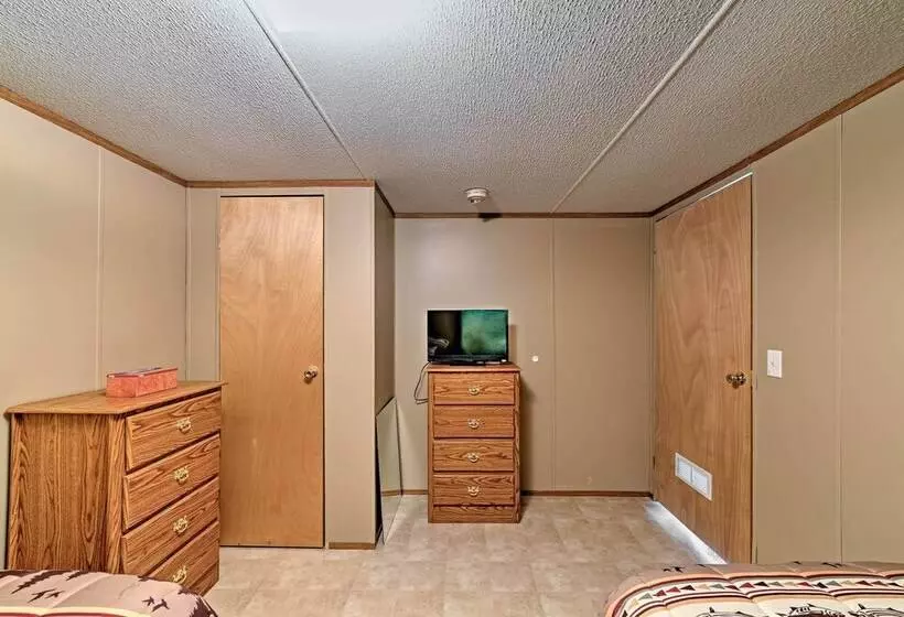 Waterloo Home With Fire Pit   1/2 Mi To Boat Ramp!