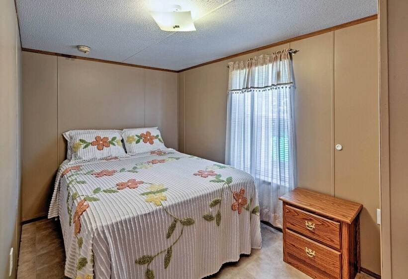 Waterloo Home With Fire Pit 1/2 Mi To Boat Ramp!