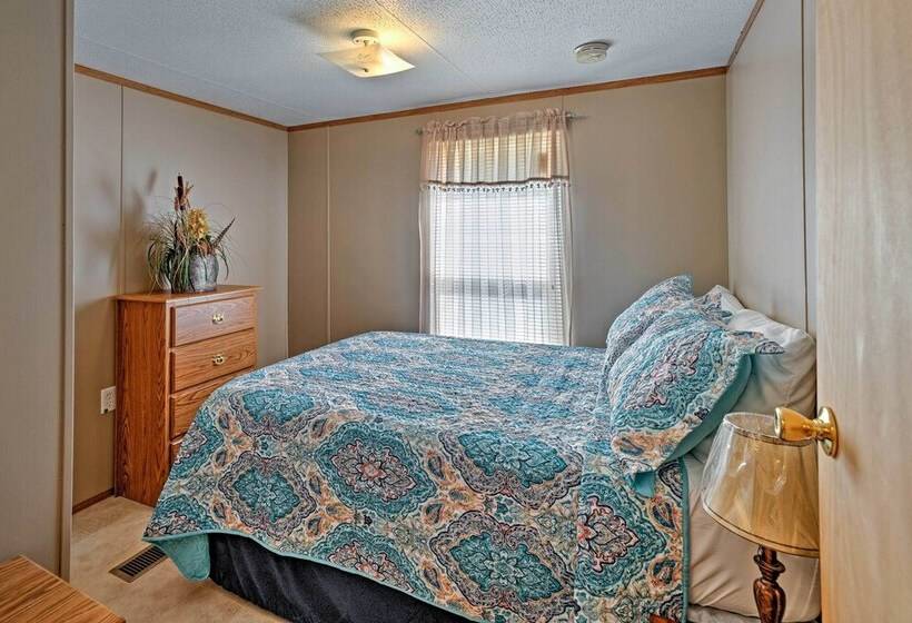 Waterloo Home With Fire Pit 1/2 Mi To Boat Ramp!