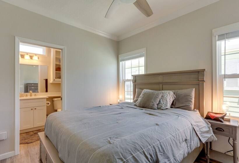 Waterside Jensen Beach Home W/ Marina Access!