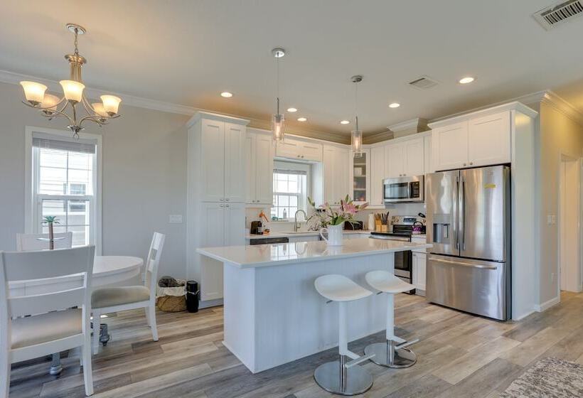 Waterside Jensen Beach Home W/ Marina Access!