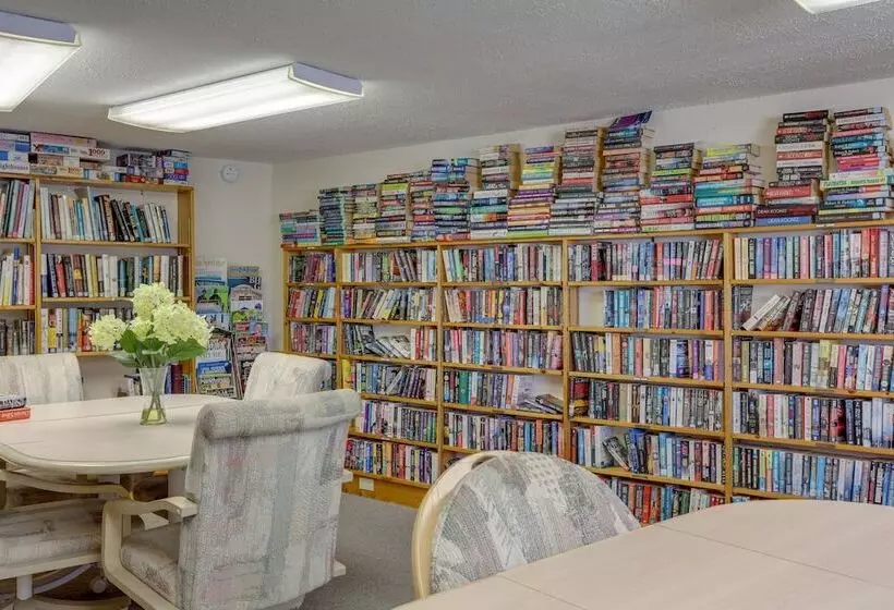 Waterside Jensen Beach Home W/ Marina Access!