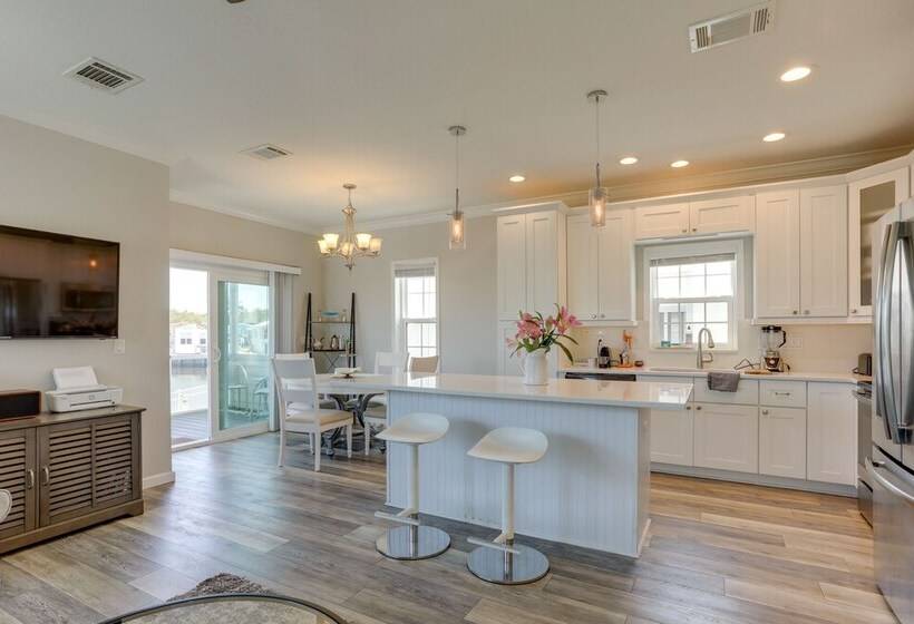 Waterside Jensen Beach Home W/ Marina Access!