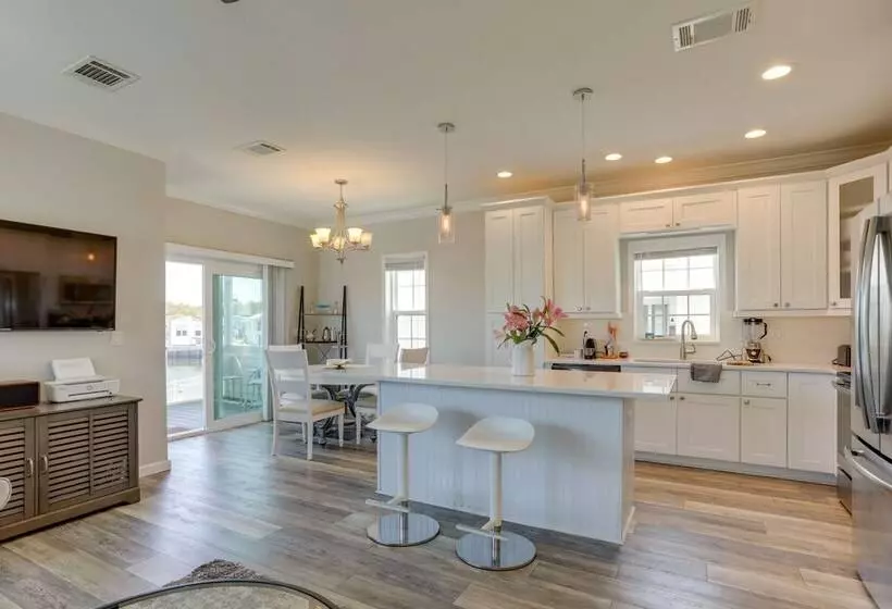Waterside Jensen Beach Home W/ Marina Access!