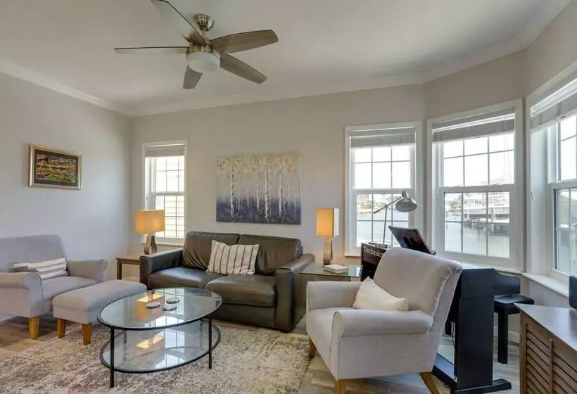 Waterside Jensen Beach Home W/ Marina Access!