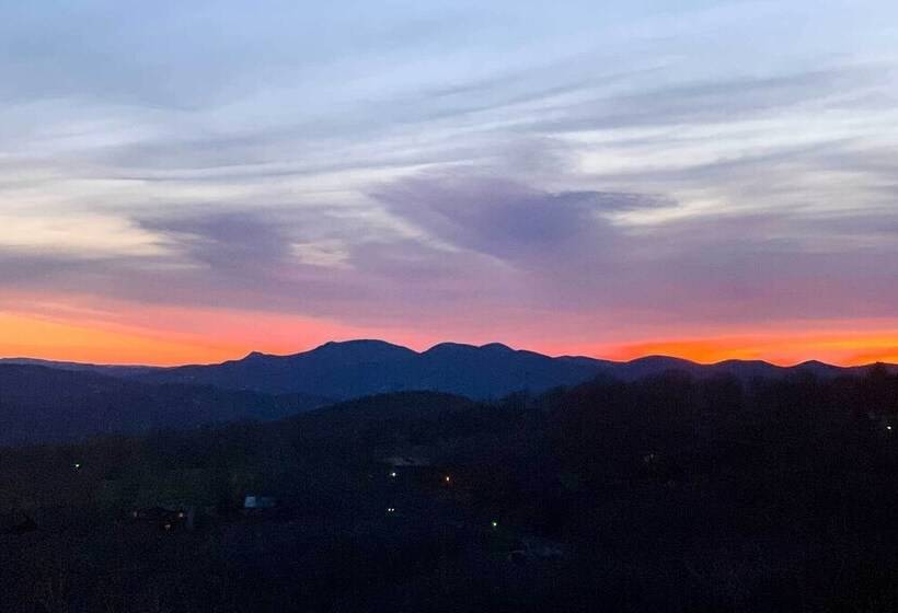 Beech Mountain Cabin W/ Million Dollar Views!