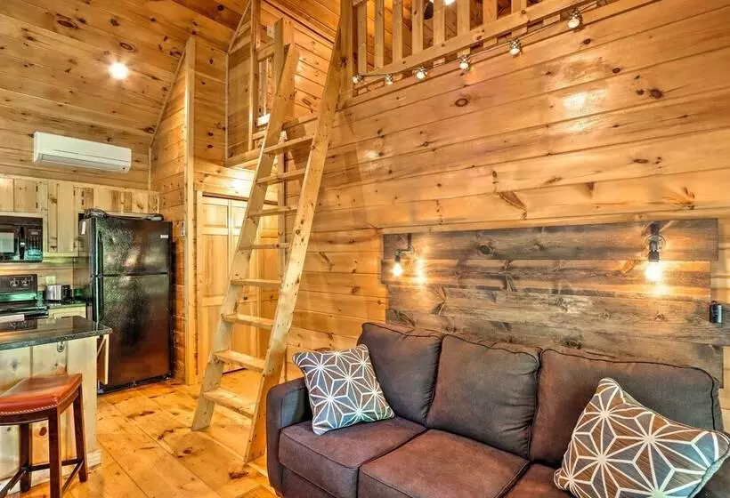 Charming Murphy Cabin W/ Porch   Near Hiking!