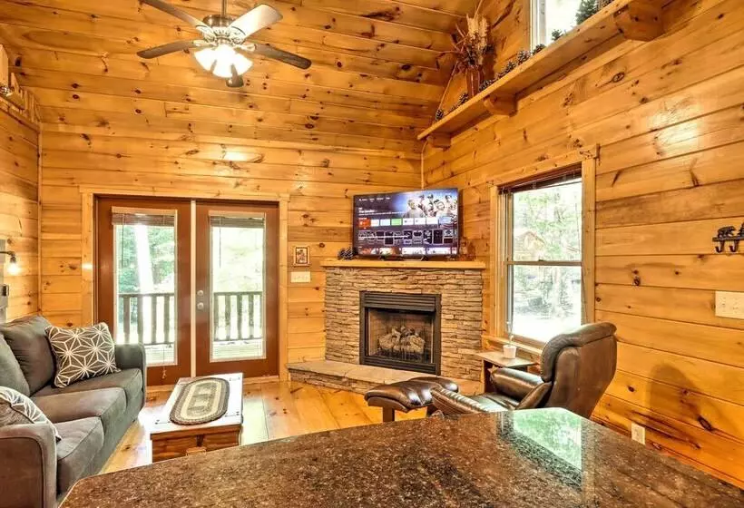 Charming Murphy Cabin W/ Porch   Near Hiking!