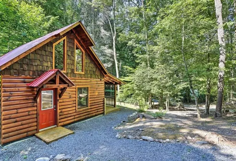 Charming Murphy Cabin W/ Porch   Near Hiking!