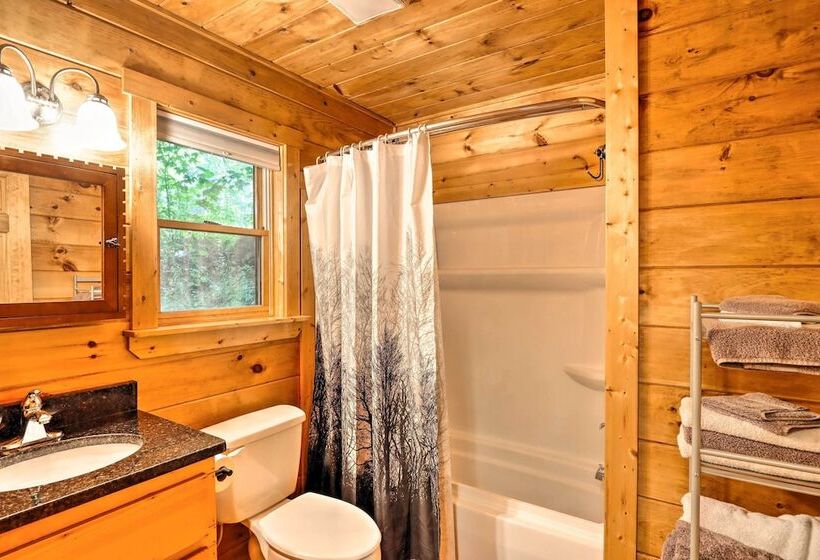 Charming Murphy Cabin W/ Porch Near Hiking!