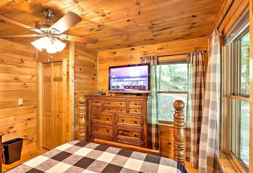 Charming Murphy Cabin W/ Porch Near Hiking!