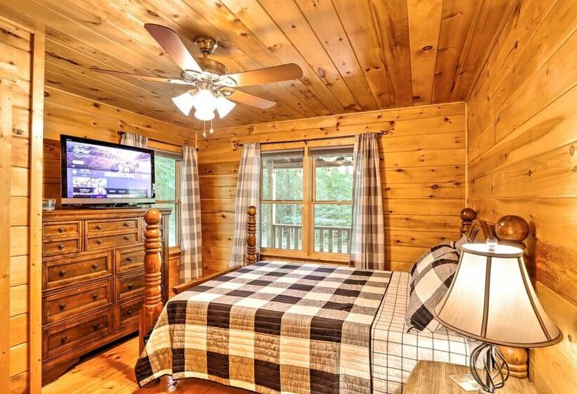Charming Murphy Cabin W/ Porch Near Hiking!