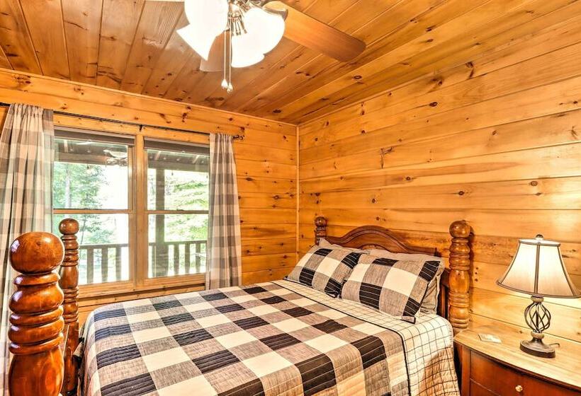 Charming Murphy Cabin W/ Porch Near Hiking!