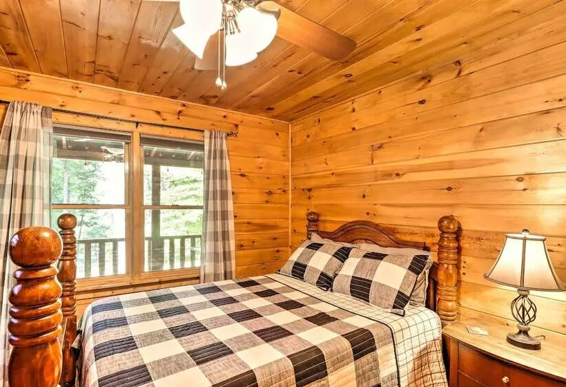 Charming Murphy Cabin W/ Porch   Near Hiking!