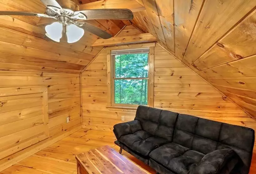 Charming Murphy Cabin W/ Porch   Near Hiking!