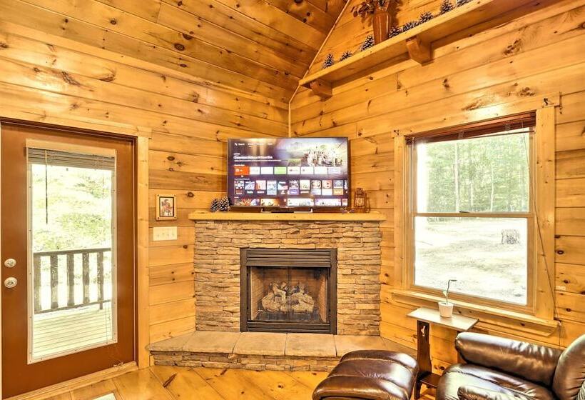 Charming Murphy Cabin W/ Porch Near Hiking!