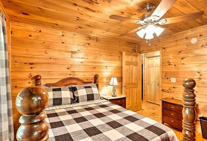 Charming Murphy Cabin W/ Porch Near Hiking!
