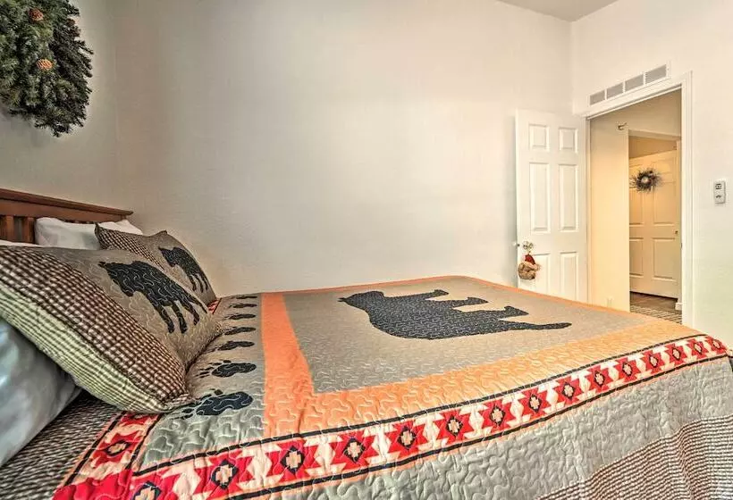 Creekside Payson Cabin W/ Deck   Near Hiking!