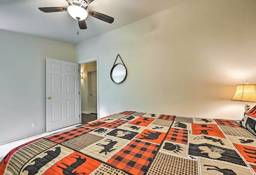 Creekside Payson Cabin W/ Deck   Near Hiking!