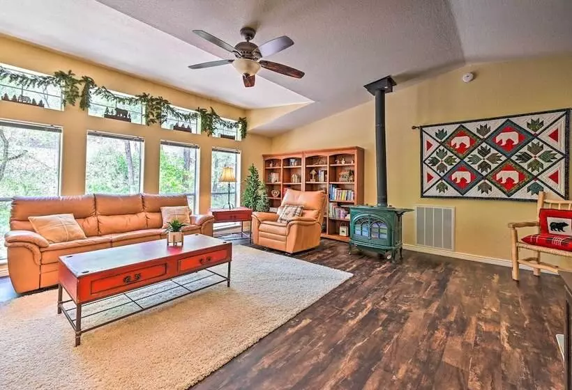 Creekside Payson Cabin W/ Deck   Near Hiking!