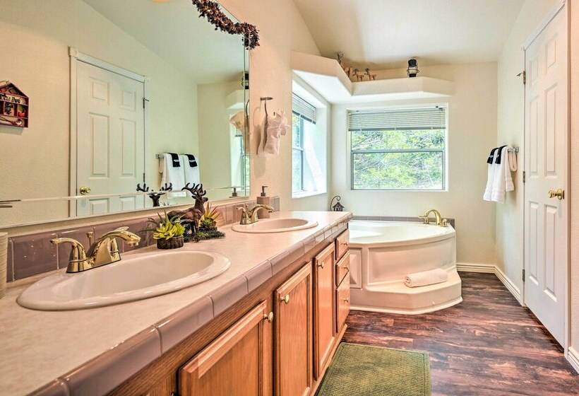 Creekside Payson Cabin W/ Deck   Near Hiking!