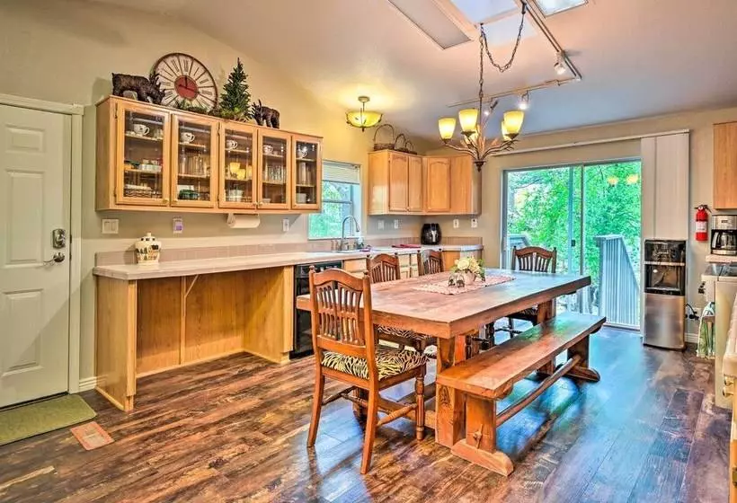 Creekside Payson Cabin W/ Deck   Near Hiking!