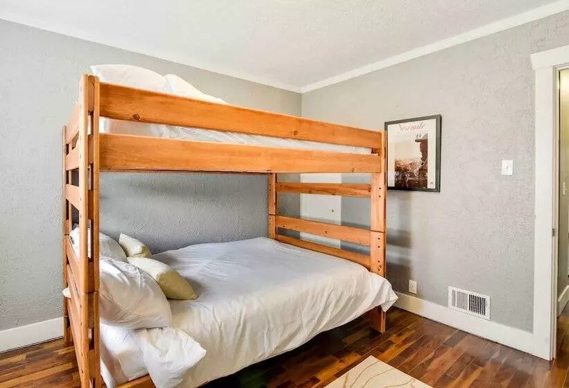 Charming Portland Home, Walk To Light Rail!