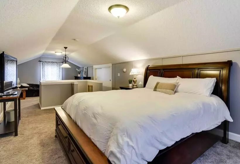 Charming Portland Home, Walk To Light Rail!