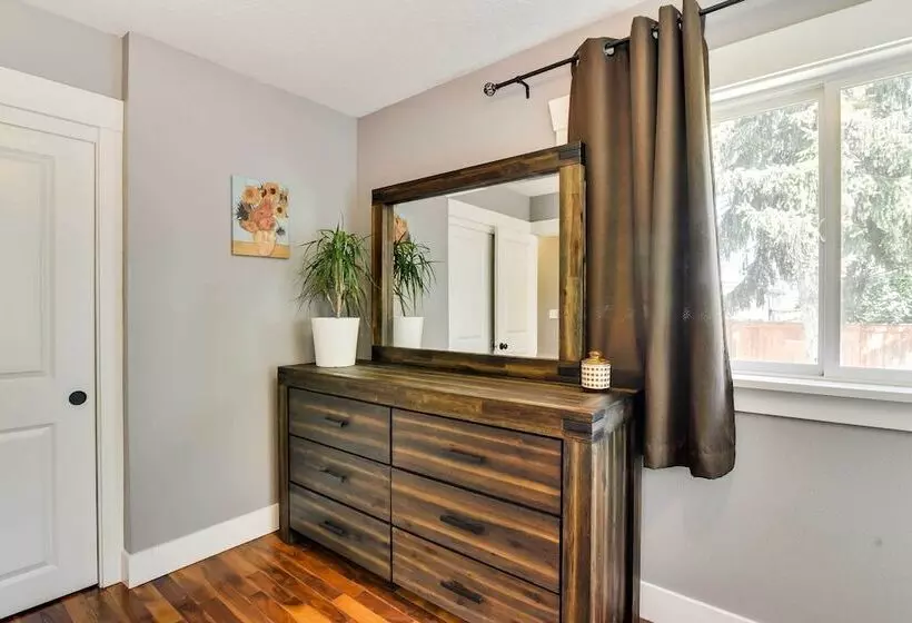 Charming Portland Home, Walk To Light Rail!