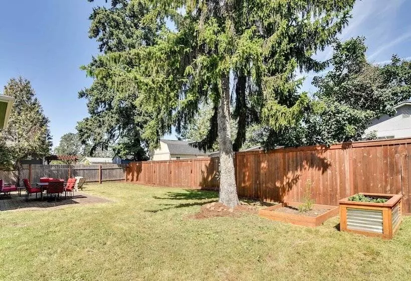 Charming Portland Home, Walk To Light Rail!