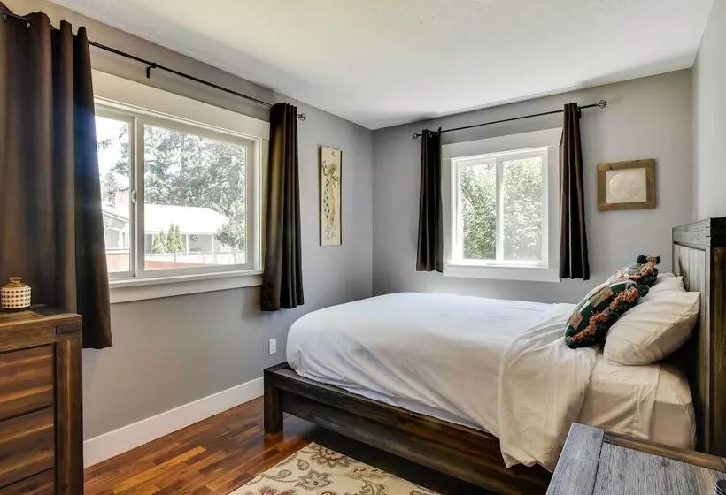 Charming Portland Home, Walk To Light Rail!