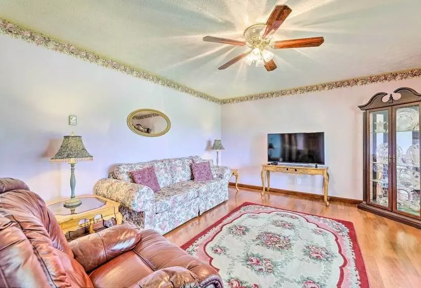 Charming Williamstown Retreat W/ Private Yard