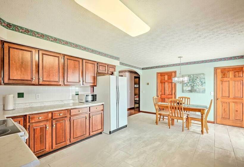 Charming Williamstown Retreat W/ Private Yard