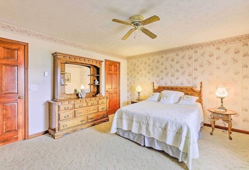 Charming Williamstown Retreat W/ Private Yard