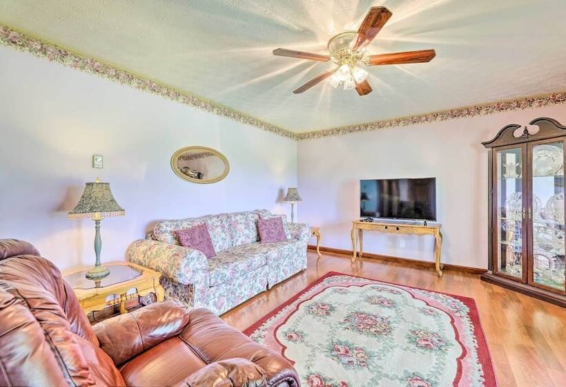 Charming Williamstown Retreat W/ Private Yard