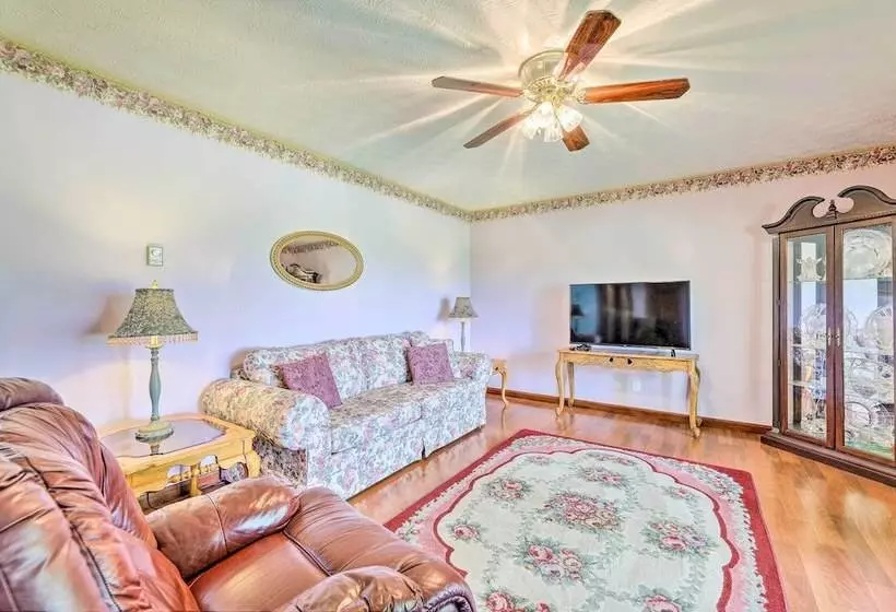 Charming Williamstown Retreat W/ Private Yard