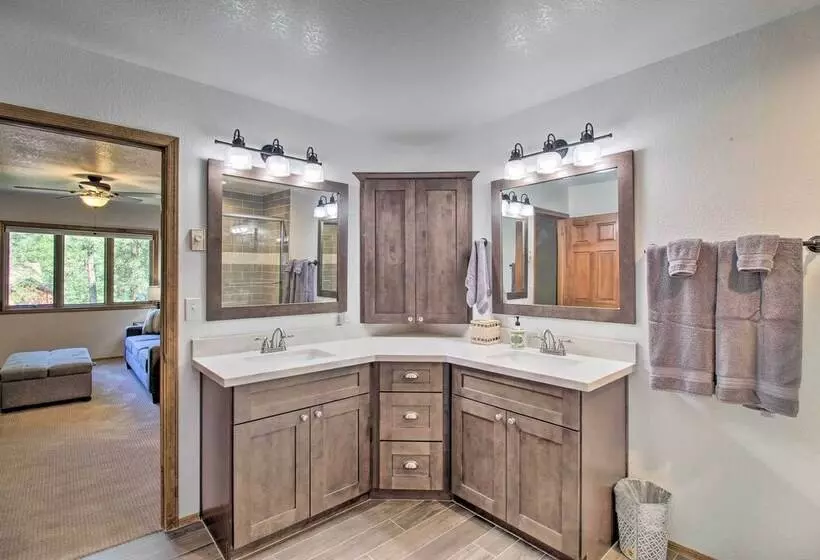 Chic Pinetop Retreat W/ Separate Apartment!