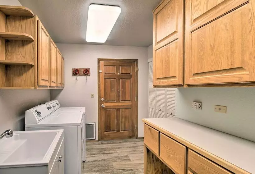 Chic Pinetop Retreat W/ Separate Apartment!