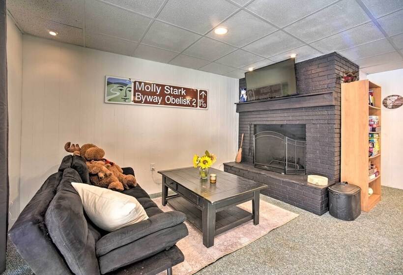 Cozy A Frame Cabin W/ Pool Table: 8 Mi To Mt Snow!